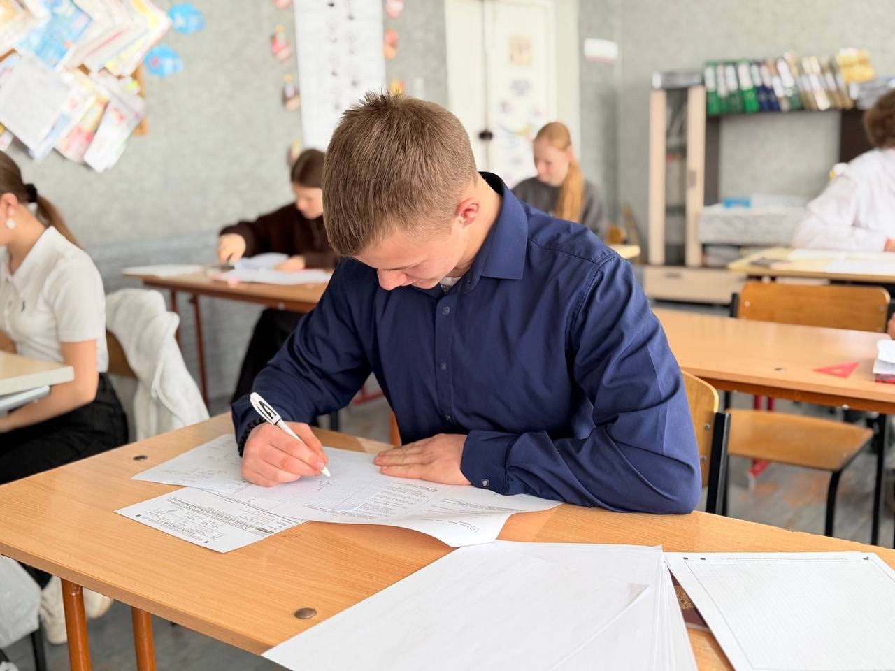 Девятиклассники ГБОУ «ОШ № 45 Г.О.МАКЕЕВКА» сегодня писали пробный ОГЭ по математике.